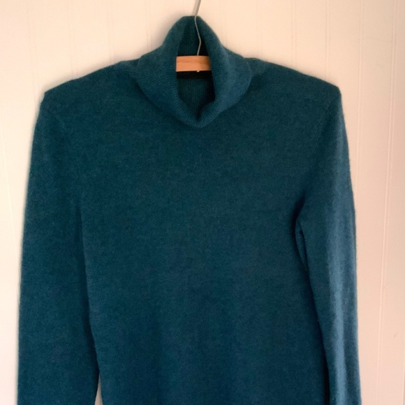 Lord and Taylor Cashmere Turtle Neck Sweater - Picture 2 of 5